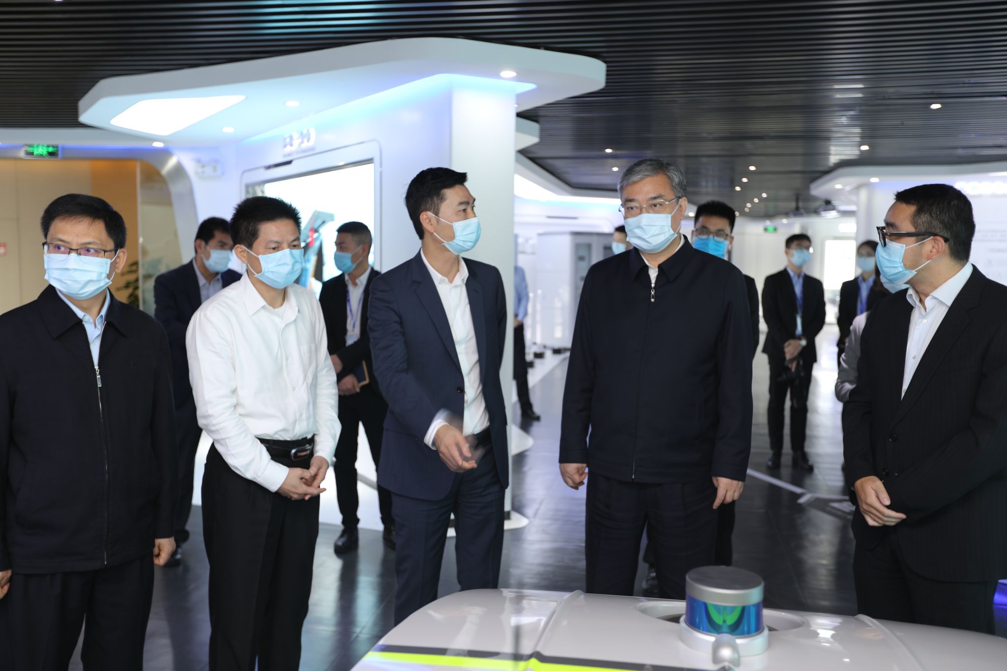 佛山市委书记鲁毅调研尊龙凯时环境，鼓励企业再接再厉创新高
