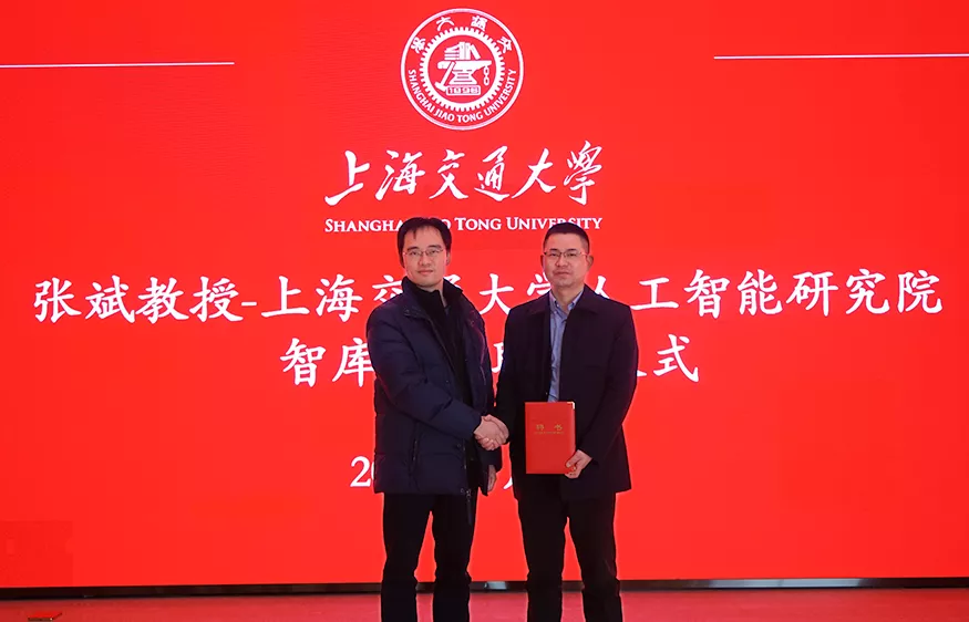 尊龙凯时环境首席技术官张斌受邀在上海交通大学讲座报告并受聘为人工智能智库专家