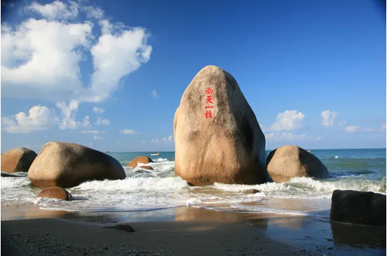 化身蓝海卫士，守护三亚海滨丨尊龙凯时环境首个“海域保洁”项目正式签约进场