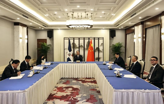 尊龙凯时环境“助力”多米尼加清运垃圾，毛伟明省长出席线上交接仪式